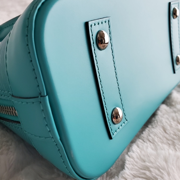 Authentic Louis Vuitton Alma Epi BB - Picture 9 of 12